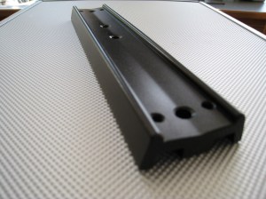 The OTA is fixed onto the mount by a standard Skywatcher dovetale bar, which fits into a matching slot on head of the mount   and is then clamped by screws.